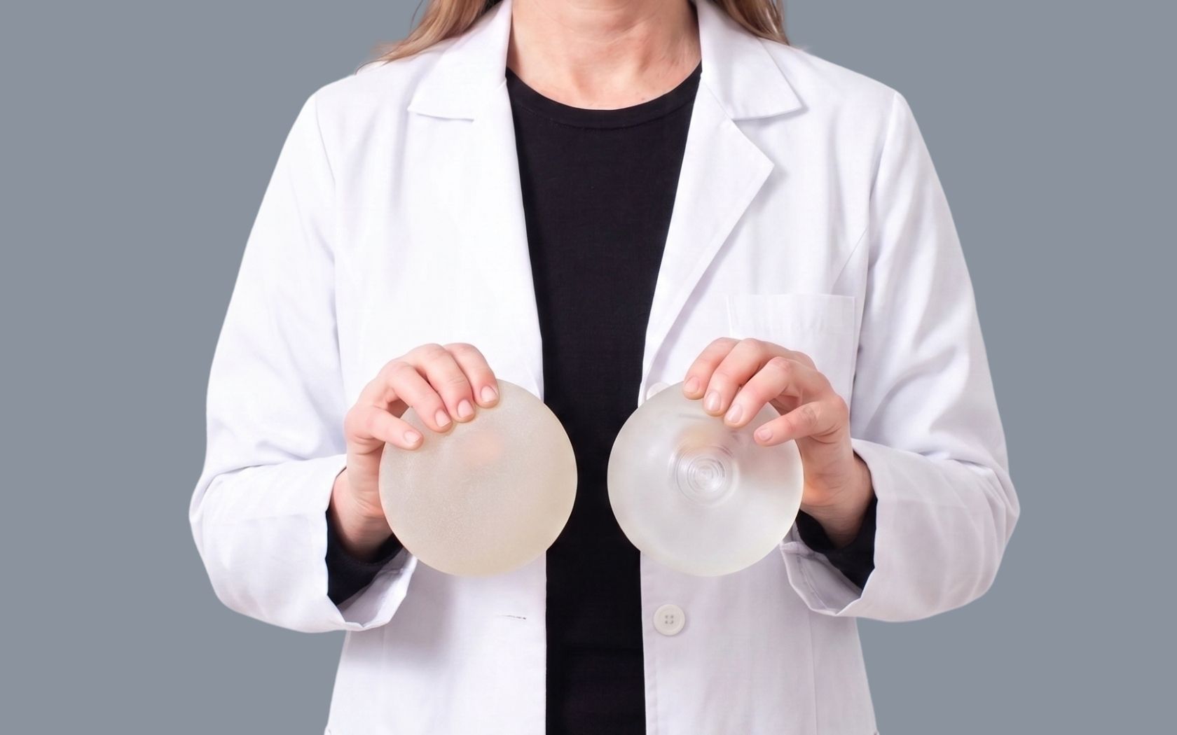 Implantes de suero salino vs silicona: diferencias | Dorsia